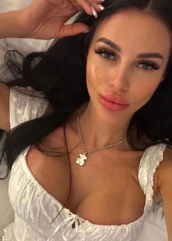 Шлюха Ая Брюнетка c 4 размером груди у метро Василеостровская Питер Фото - 2