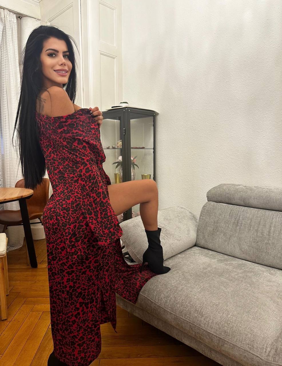 Шлюха Зара Брюнетка c 3 размером груди у метро Петроградская Питер Фото - 5